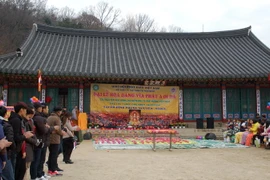 Quang cảnh buổi lễ. (Ảnh: Vũ Toàn-Phạm Duy/Vietnam+)