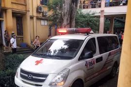 [Video] Vụ thanh chắn bêtông rơi ở trường học: 1 học sinh tử vong