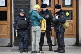 Cảnh sát Nga tuần tra trên phố. (Nguồn: AFP/TTXVN)