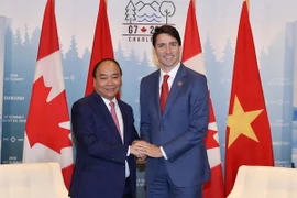 Thủ tướng Nguyễn Xuân Phúc và Thủ tướng Canada Justin Trudeau hội đàm hẹp. (Ảnh: Thống Nhất/TTXVN)