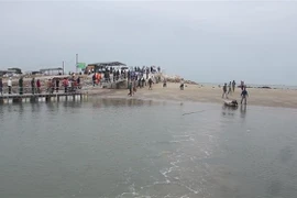 Khu vực tìm thấy thi thể anh Cao Ích Dần, giáo viên bị đuối nước khi đi câu cá. (Nguồn: TTXVN)