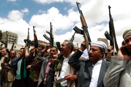 Lực lượng ủng hộ phiến quân Hồi giáo Houthi ở Sanaa ngày 17/4. (Nguồn: AFP/TTXVN)