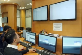 Kiểm tra, giám sát đấu thầu trái phiếu điện tử. (Ảnh: Tuấn Anh/TTXVN)