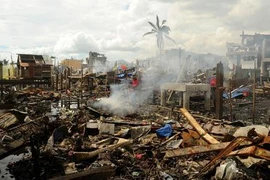Cảnh đổ nát sau khi bão Haiyan đi qua. (Nguồn: AFP)