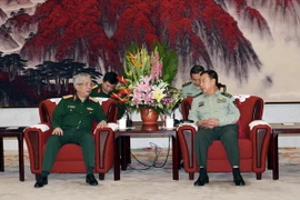 Thượng tướng Nguyễn Chí Vịnh, Ủy viên thường vụ Quân ủy Trung ương, Thứ trưởng Bộ Quốc phòng, đã có cuộc gặp Thượng tướng Phạm Trường Long, Ủy viên Bộ chính trị, Phó Chủ tịch Quân ủy Trung ương Trung Quốc. (Ảnh: Vietnam+)