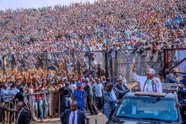 Tổng thống Nigeria Muhammadu Buhari (phải) trong cuộc vận động tranh cử ở Katsina ngày 14/2/2019. (Nguồn: THX/TTXVN) 