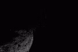 Camera trên tàu Osiris-Rex của NASA đã phát hiện vật chất phát ra từ tiểu hành tinh Bennu. (Nguồn: NASA) 
