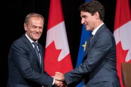 Chủ tịch Hội đồng châu Âu Donald Tusk và Thủ tướng Canada Justin Trudeau. (Nguồn: cbc.ca) 