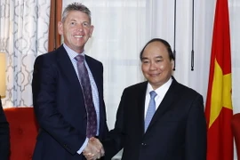 Thủ tướng Nguyễn Xuân Phúc tiếp ông Liam Mallon, Chủ tịch Công ty phát triển Exxon Mobile. (Ảnh: Thống Nhất/TTXVN)