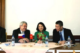 Phó Chủ tịch nước Đặng Thị Ngọc Thịnh hội kiến với Chủ tịch KSCM Vojtech Filip vào tháng 6/2016 tại Prague. (Ảnh: Trần Quang Vinh/Vietnam+)