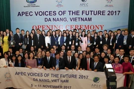 Đại biểu chụp ảnh chung tại Diễn đàn Tiếng nói Tương lai APEC 2017 (VOF). (Nguồn: TTXVN)