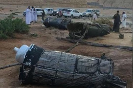 Các mảnh vỡ của tên lửa do nhóm phiến quân Houthi phóng từ Yemen bị đánh chặn tại Riyadh, Saudi Arabia ngày 11/4. (Nguồn: Al Arabiya/TTXVN) 