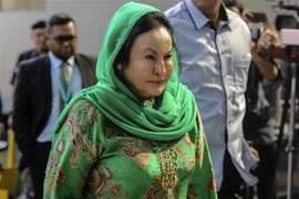 Bà Rosmah Mansor tới văn phòng Ủy ban Chống tham nhũng của Malaysia ở Putrajaya để trả lời thẩm vấn ngày 26/9. (Nguồn: AFP/TTXVN)