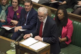 Lãnh đạo Công đảng Jeremy Corbyn (phía trước). (Nguồn: THX/TTXVN) 