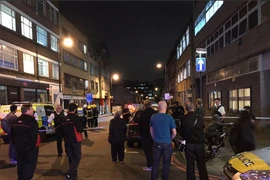 Cảnh sát Anh đã phong tỏa nhà ga tàu điện ngầm Angel Station. (Nguồn: independent.co.uk)