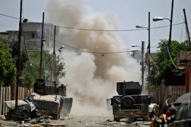 Lực lượng chống khủng bố Iraq trong chiến dịch truy quét IS tại khu vực phía Tây Mosul ngày 13/5. (Nguồn: AFP/TTXVN)