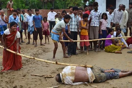 Hiệu trưởng bị đánh bầm dập. (Nguồn: 163)