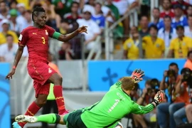 Thủ môn Pháp "choáng" vì đồng nghiệp Neuer chơi như libero