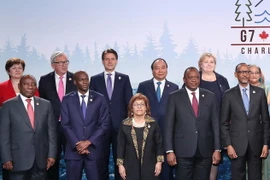 Thủ tướng Nguyễn Xuân Phúc và các trưởng đoàn G7 và G7 mở rộng. (Ảnh: Thống Nhất/TTXVN)