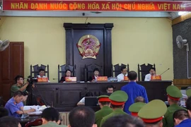 Quang cảnh phiên tòa. (Ảnh: Diệp Anh/TTXVN) 