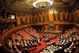 Dự luật ngân sách Italy vượt qua bỏ phiếu tín nhiệm