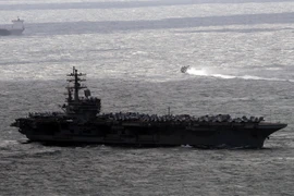 Tàu sân bay USS Ronald Reagan của Mỹ tham gia một cuộc tập trận chung với quân đội Hàn Quốc tại khu vực cảng Busan, Hàn Quốc ngày 21/10. (Nguồn: Yonhap/TTXVN)