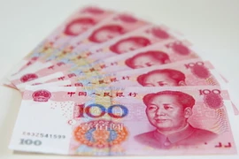 Đồng tiền giấy của Trung Quốc mệnh giá 100 nhân dân tệ tại thủ đô Bắc Kinh tháng 8/2015. (Nguồn: EPA/TTXVN)