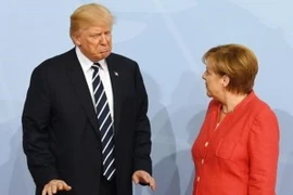 Thủ tướng Đức Angela Merkel (phải) trong cuộc gặp Tổng thống Mỹ Donald Trump tại Hamburg (Đức) ngày 7/7/2017. (Nguồn: AFP/TTXVN)