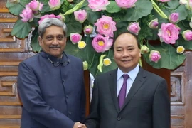 Thủ tướng Nguyễn Xuân Phúc tiếp ông Manohar Parrikar, Bộ trưởng Bộ Quốc phòng Ấn Độ đang thăm chính thức Việt Nam. (Ảnh: Thống Nhất/TTXVN)