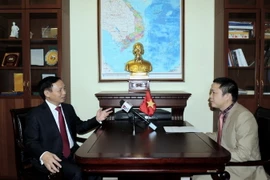 Đại sứ Việt Nam tại Liên bang Nga Ngô Đức Mạnh trả lời phỏng vấn phóng viên TTXVN thường trú tại Nga. (Ảnh: Quang Vinh/TTXVN)