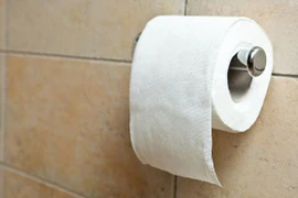 Trung Quốc đã dùng cách này để chống trộm giấy vệ sinh