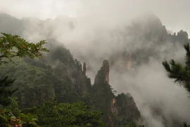 Một trong những ngọn núi ở Hoàng Sơn. (Ảnh: Công Tuyên/Vietnam+)