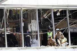 Cảnh sát điều tra tại hiện trường vụ nổ ở khách sạn Shangri-La ở Colombo, Sri Lanka, ngày 21/4/2019. (Nguồn: THX/TTXVN) 
