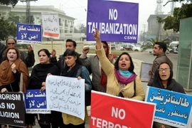 Một cuộc tuần hành của người dân Pakistan. (Nguồn: THX/TTXVN)