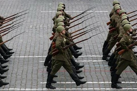 Binh sỹ Nga tham gia một lễ diễu binh. (Nguồn: AFP/TTXVN) 