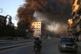 Khói bốc lên sau các cuộc giao tranh tại Aleppo ngày 9/7. (Nguồn: AFP/TTXVN)