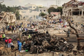 Hiện trường vụ đánh bom tại Mogadishu, Somalia ngày 15/10. (Nguồn: AFP/TTXVN)