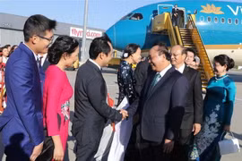 Lễ đón Thủ tướng Nguyễn Xuân Phúc và Phu nhân tại sân bay quốc tế Vienna, Cộng hòa Áo. (Ảnh: Thống Nhất/TTXVN) 