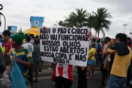 Người biểu tình ở Brazil vẫn rất hâm mộ bóng đá