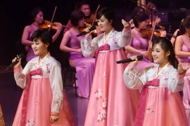 Đoàn nghệ thuật của Triều Tiên trình diễn trước thềm Olympic PyeongChang 2018 tại Gangneung, Hàn Quốc ngày 8/2. (Nguồn: YONHAP/TTXVN)