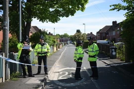 Cảnh sát Anh phong tỏa tuyến đường ở Fallowfield, Manchester sau vụ nổ ở sân vận động Manchester Arena, ngày 23/5. (Nguồn: AFP/TTXVN)