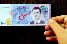 Hình ảnh của Tổng thống Bashar al-Assad trên tờ tiền mới trị giá 2.000 bảng Syria vừa được chính thức lưu hành ở quốc gia Trung Đông ngày 2/7. (Nguồn: EPA/TTXVN)