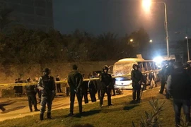 Cảnh sát điều tra tại hiện trường vụ đánh bom ở Giza, Ai Cập ngày 28/12/2018. (Nguồn: THX/TTXVN) 