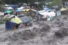 Cảnh mưa lũ tại bang Himachal Pradesh. (Nguồn: ANI) 