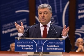 Tổng thống Ukraine Petro Poroshenko phát biểu tại Strasbourg, Pháp ngày 11/10. (Nguồn: AFP/TTXVN)