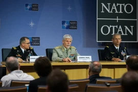 Quan chức NATO thảo luận việc tham gia liên quân chống IS. (Nguồn: EPA/TTXVN)