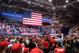 Tổng thống Mỹ Donald Trump trong cuộc vận động bầu cử cho đảng Cộng hòa tại Estero, Florida ngày 31/10/2018. (Nguồn: AFP/TTXVN) 