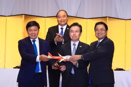 Thủ tướng Nguyễn Xuân Phúc chứng kiến Lễ khai trương các đường bay của Hãng hàng không VietjetAir đến Nhật Bản. (Ảnh: Thống Nhất/TTXVN)