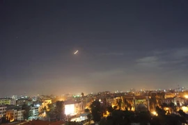 Tên lửa phòng không của Syria ngăn chặn một cuộc tấn công bằng tên lửa trên bầu trời thủ đô Damascus ngày 21/1/2019. (Nguồn: THX/TTXVN) 