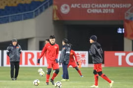 Các tuyển thủ U23 trong buổi tập. (Ảnh: Hoàng Linh/TTXVN)